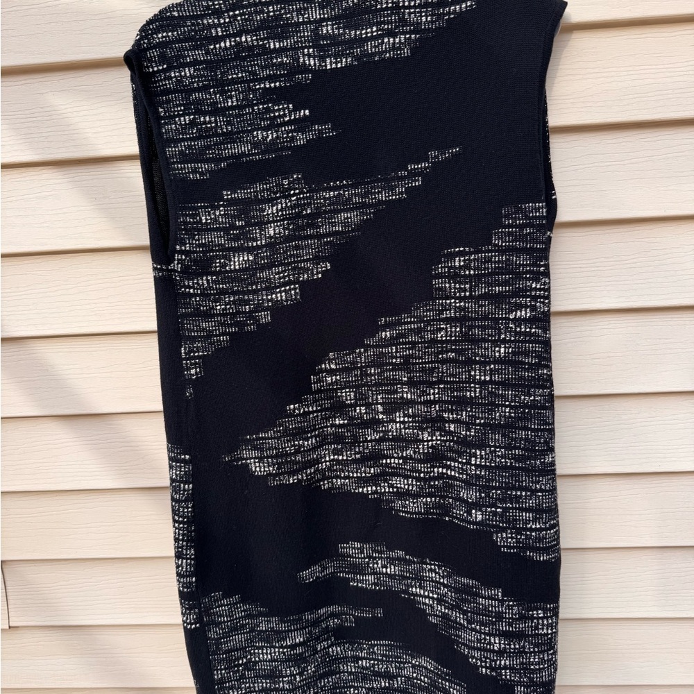 Chicos Woman’s Black and White Open Front Knit Vest Size 0 (4/6) Abstract Print - Picture 6 of 14